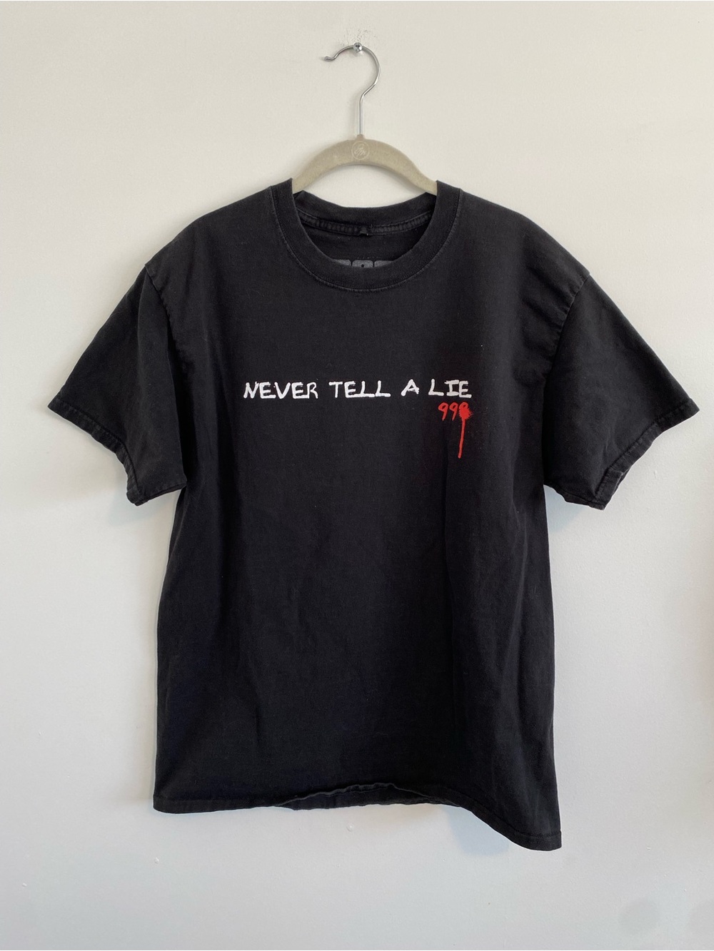 Never Tell A Lie 999 Graphic Tee Sz L Mens - Black
(Sep A-2)